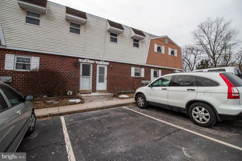 421 VILLAGE POTTSTOWN PA 19464