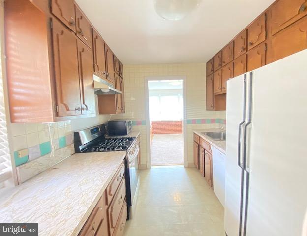 BERKSHIRE OAKWOOD - Residential Lease