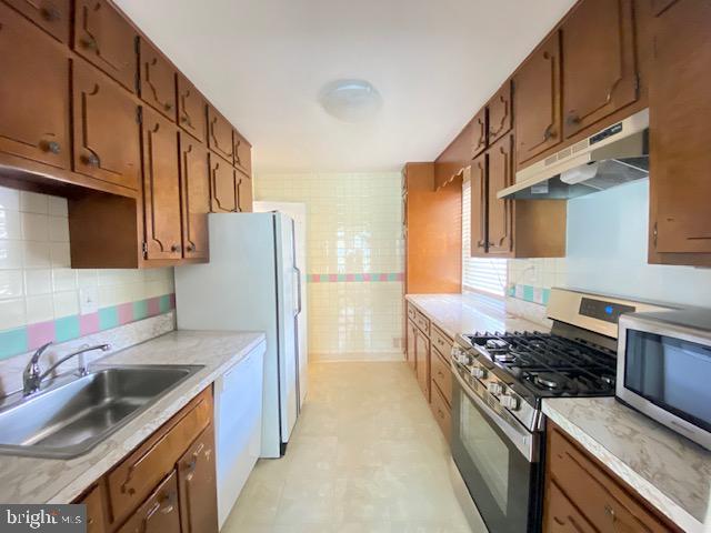 BERKSHIRE OAKWOOD - Residential Lease