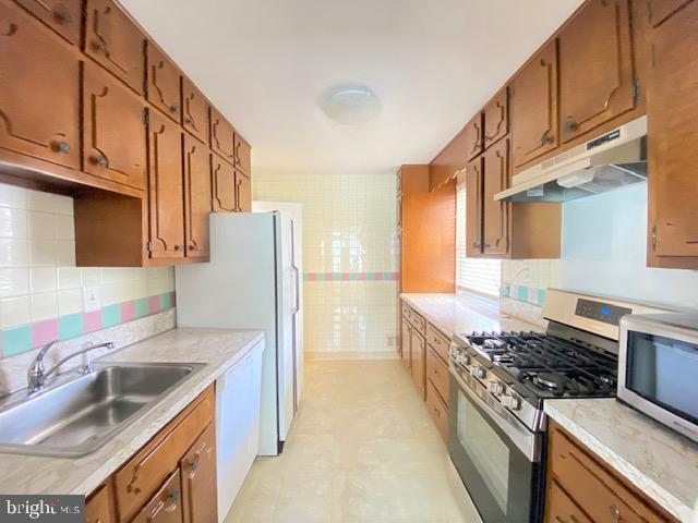 BERKSHIRE OAKWOOD - Residential Lease