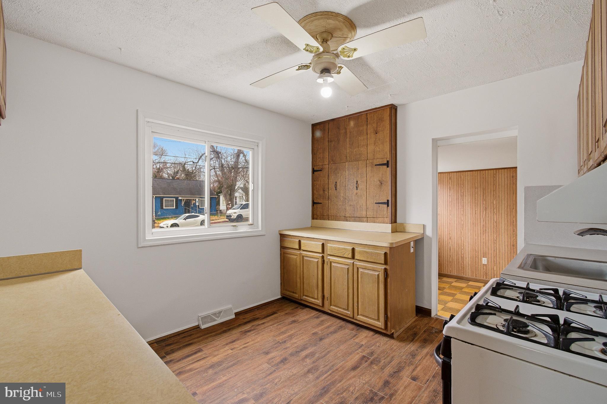 WEST LANHAM HILLS - Residential