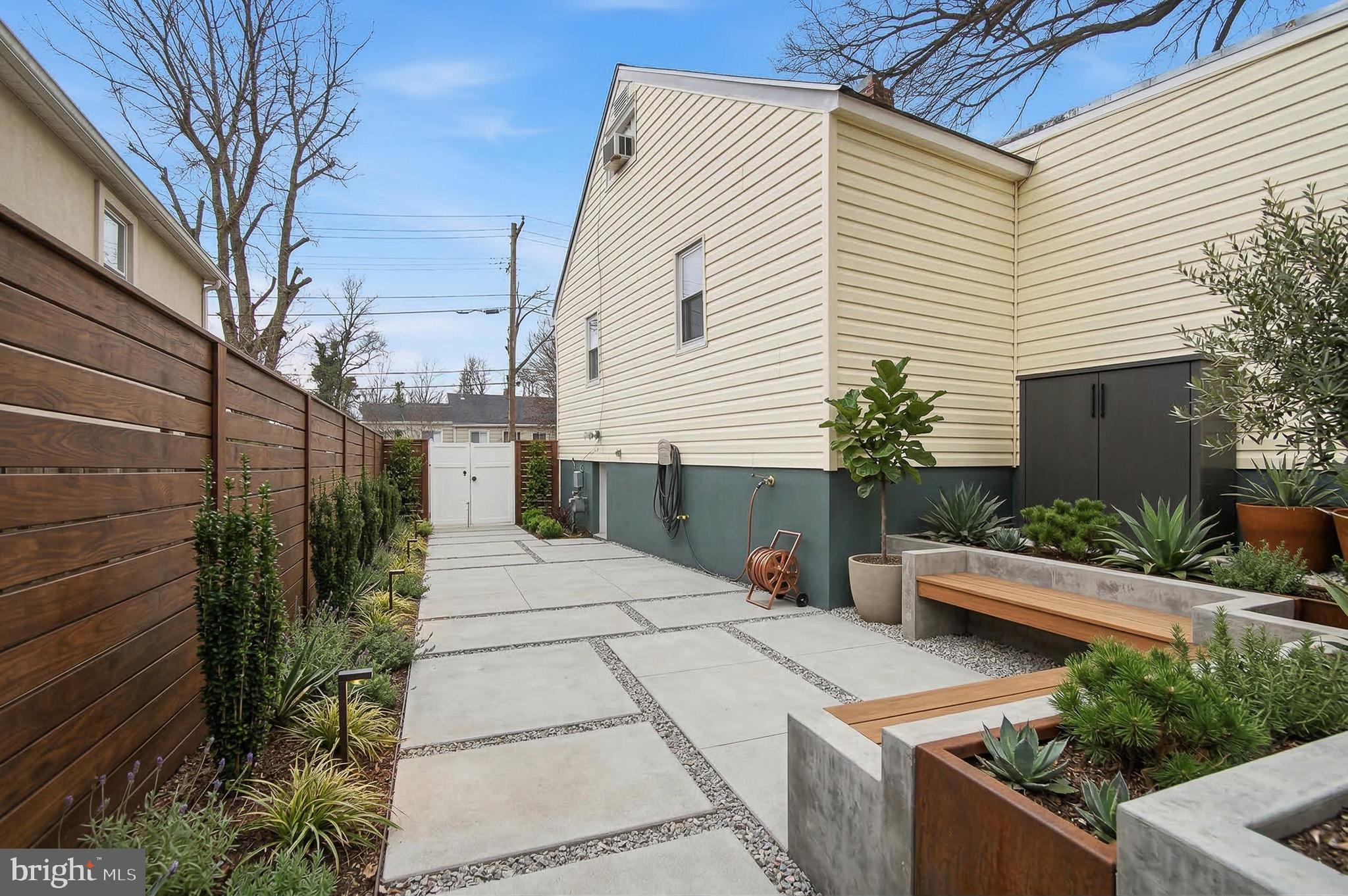 WEST LANHAM HILLS - Residential