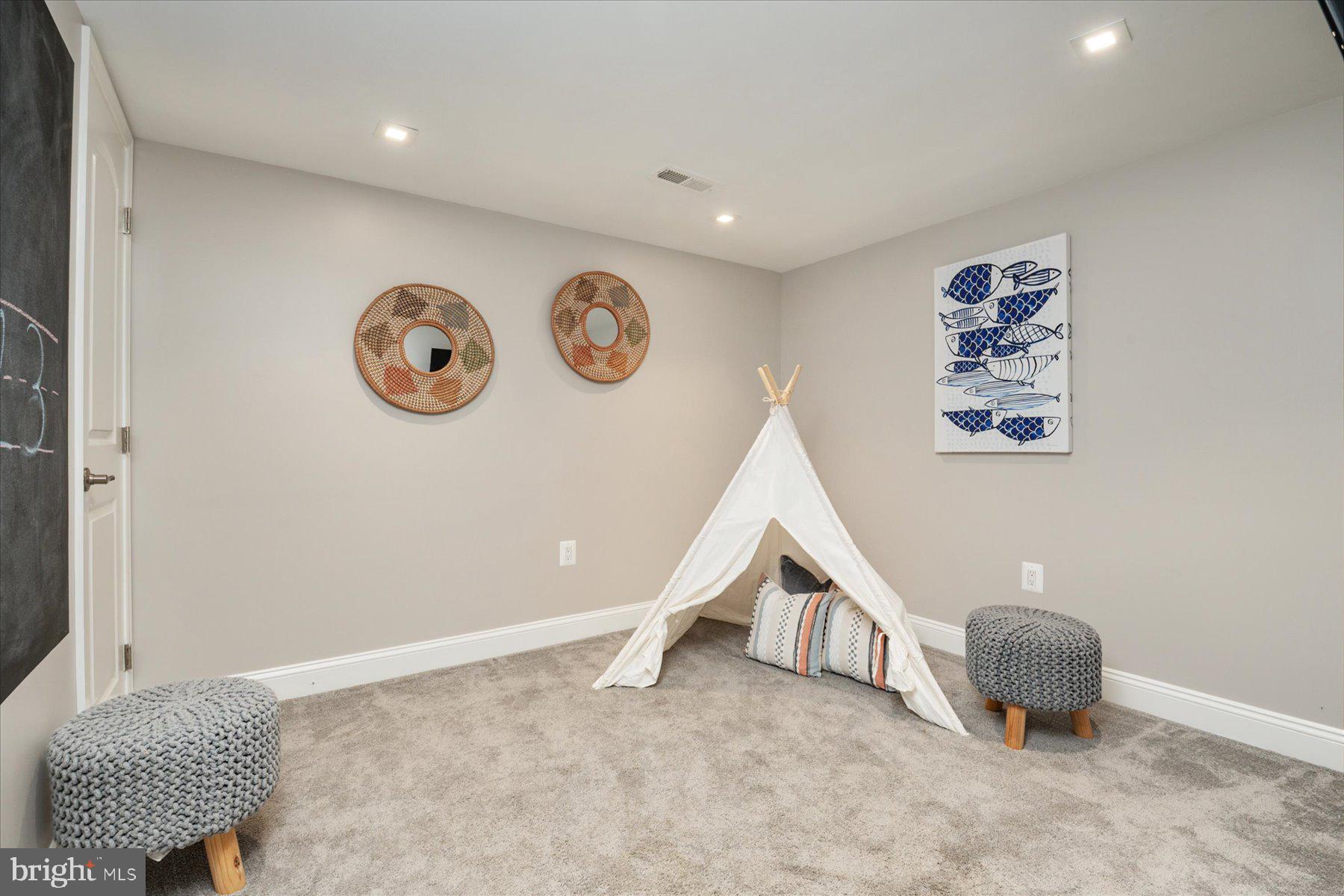 HAMPTON CHASE - Residential