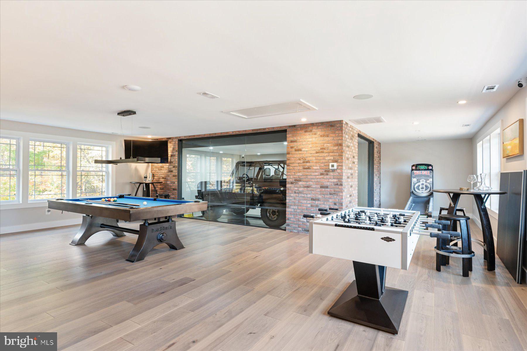 HAMPTON CHASE - Residential