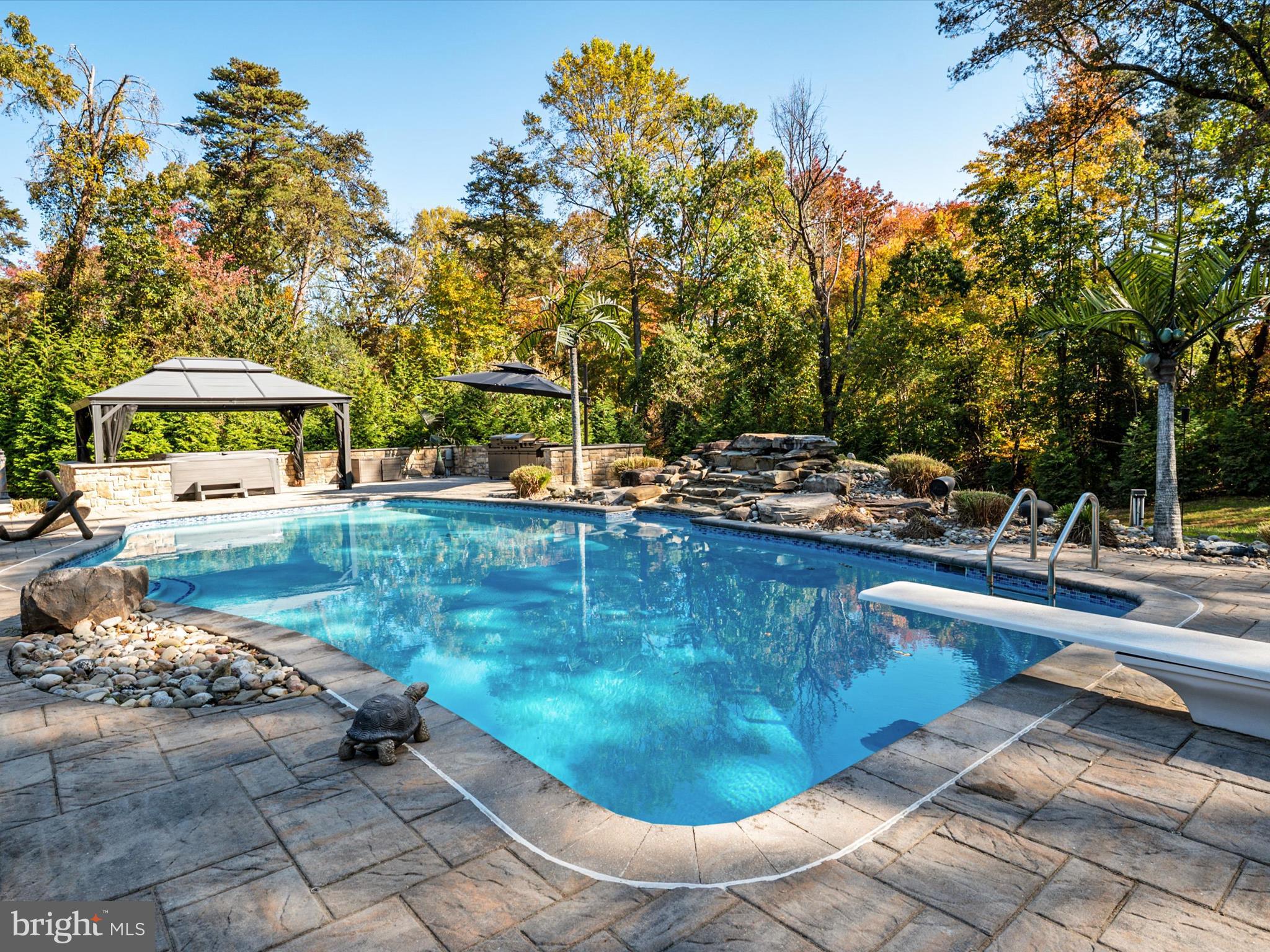 HAMPTON CHASE - Residential