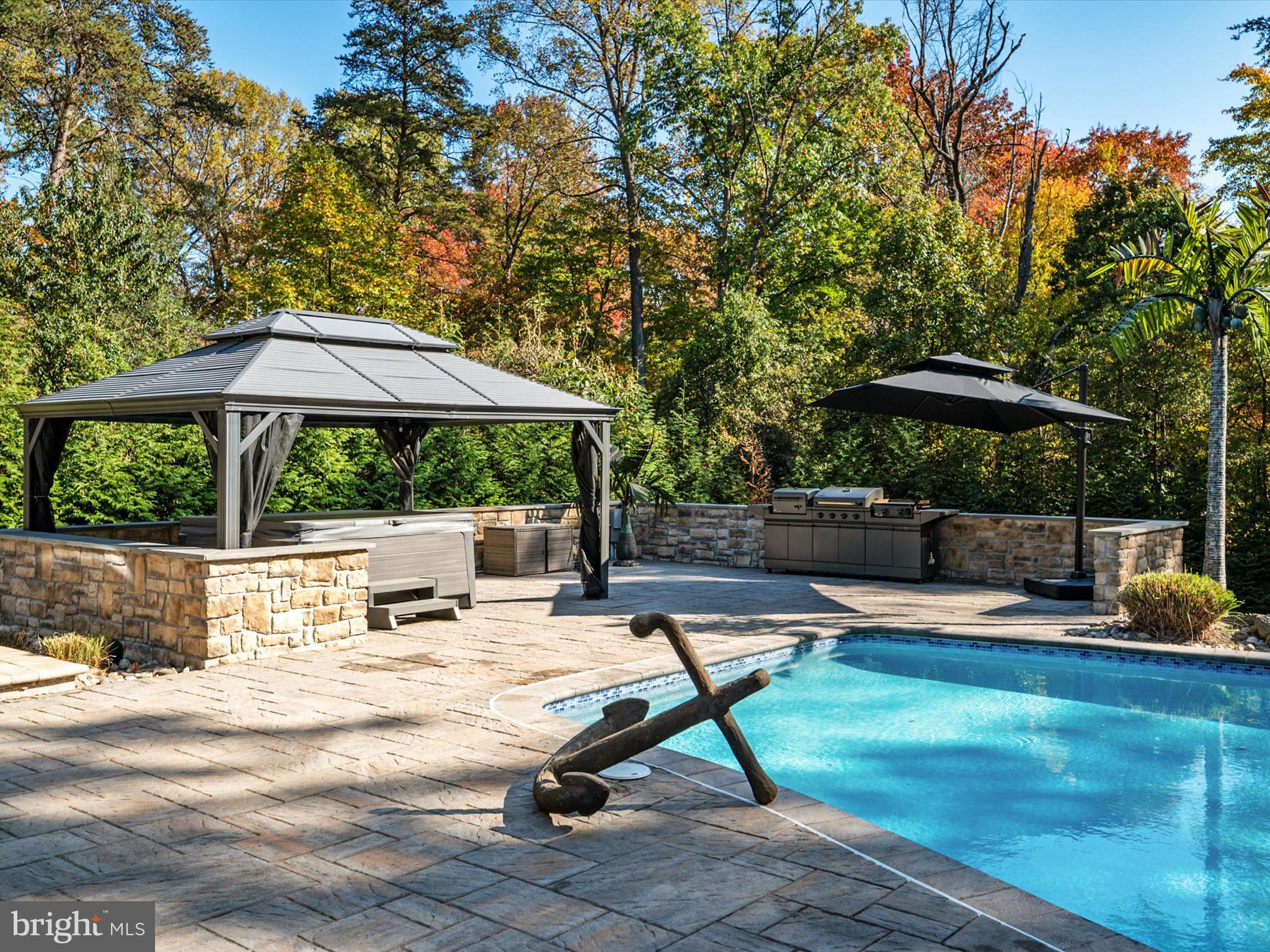 HAMPTON CHASE - Residential