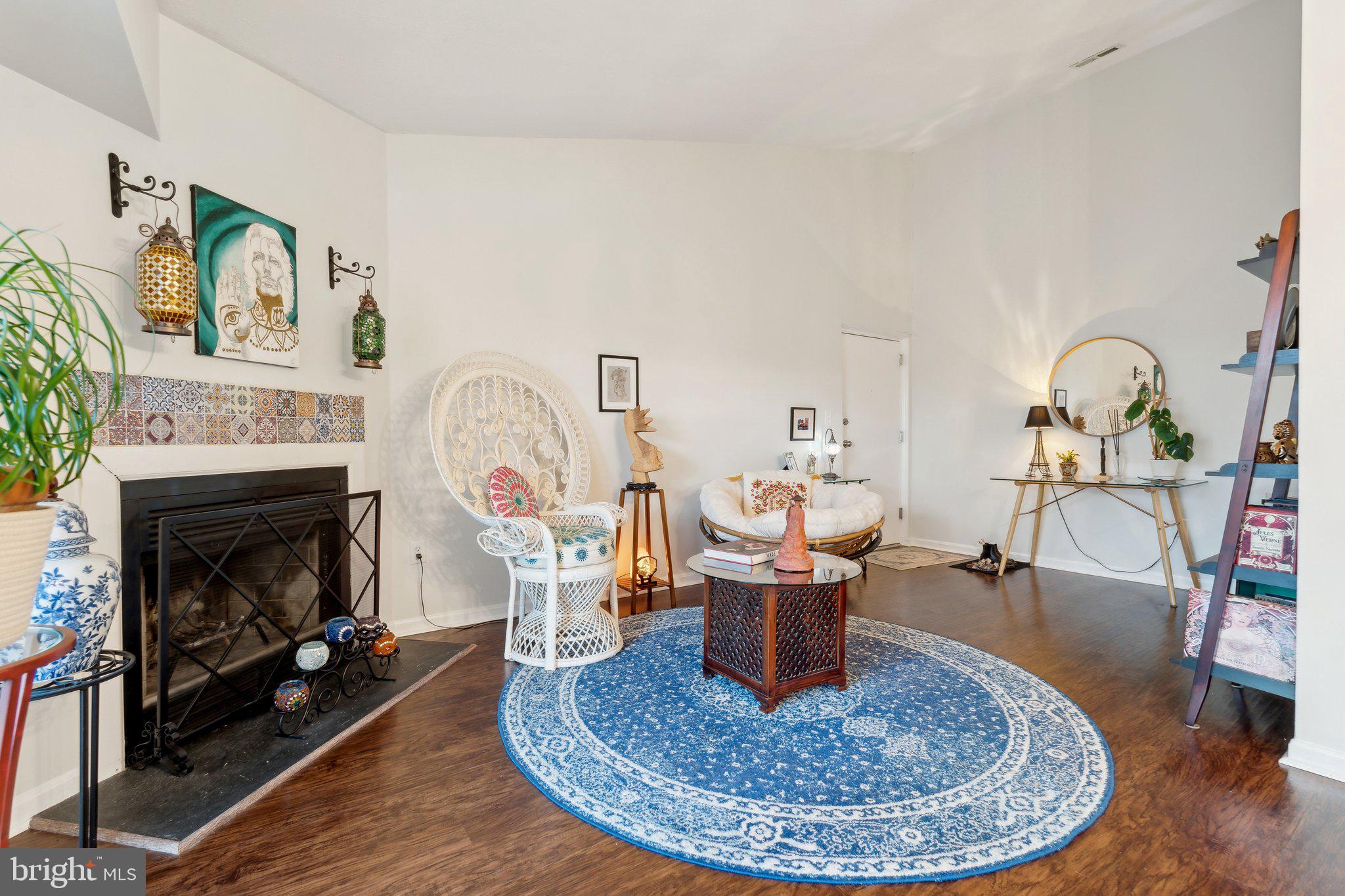 CROMWELL FOUNTAIN - Residential