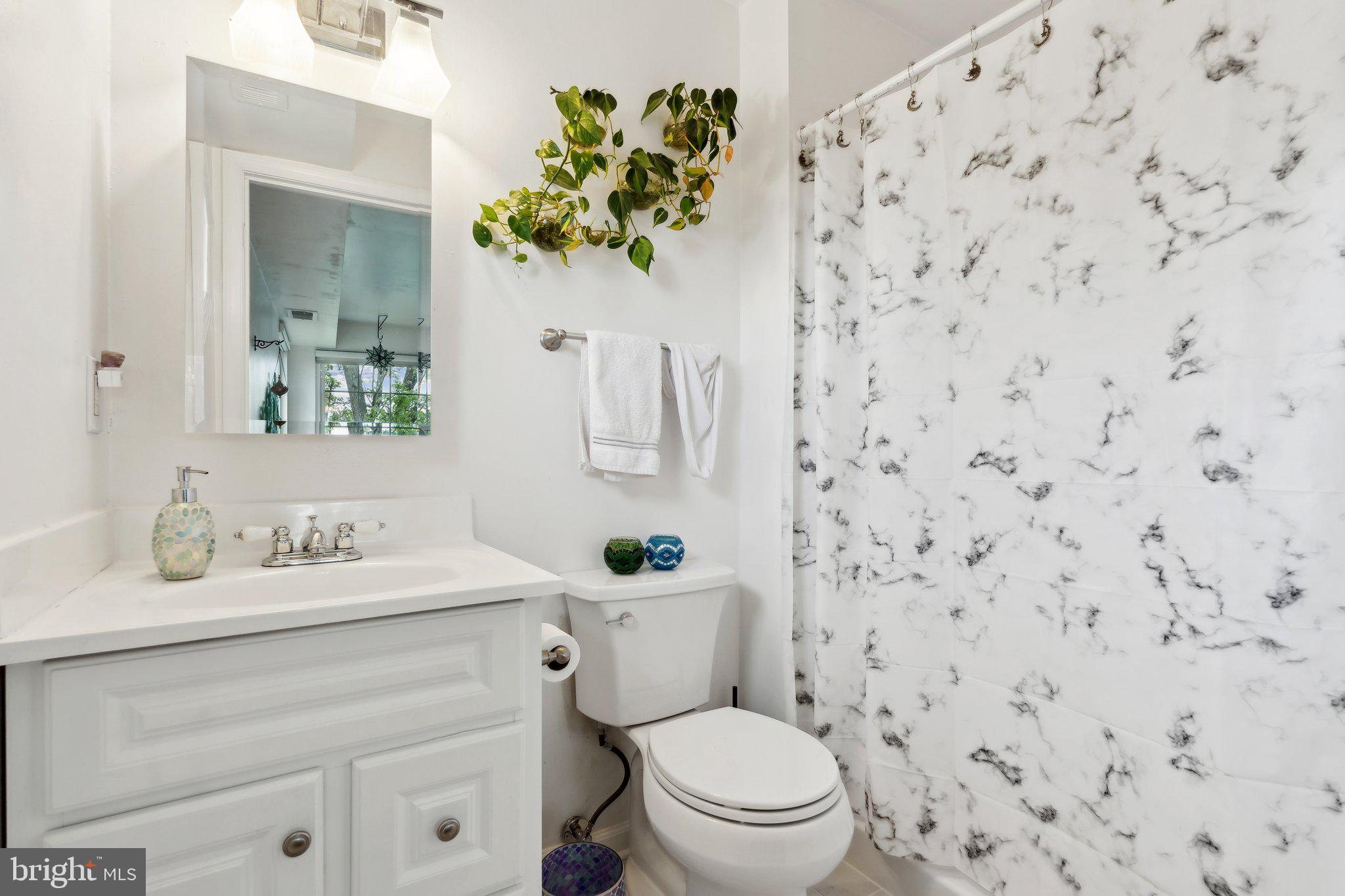 CROMWELL FOUNTAIN - Residential