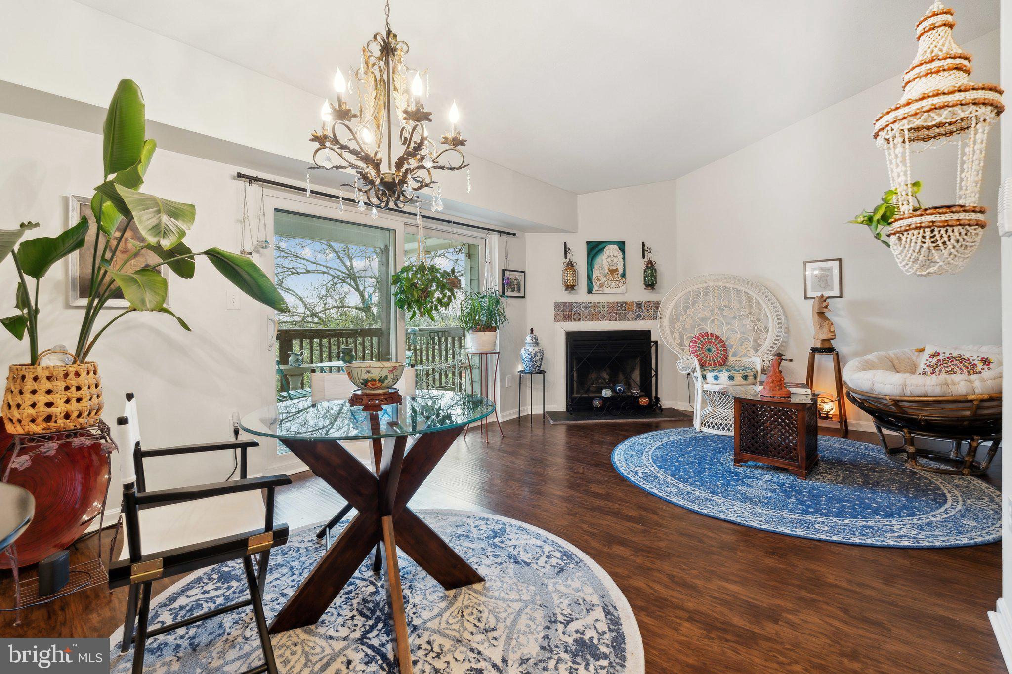 CROMWELL FOUNTAIN - Residential