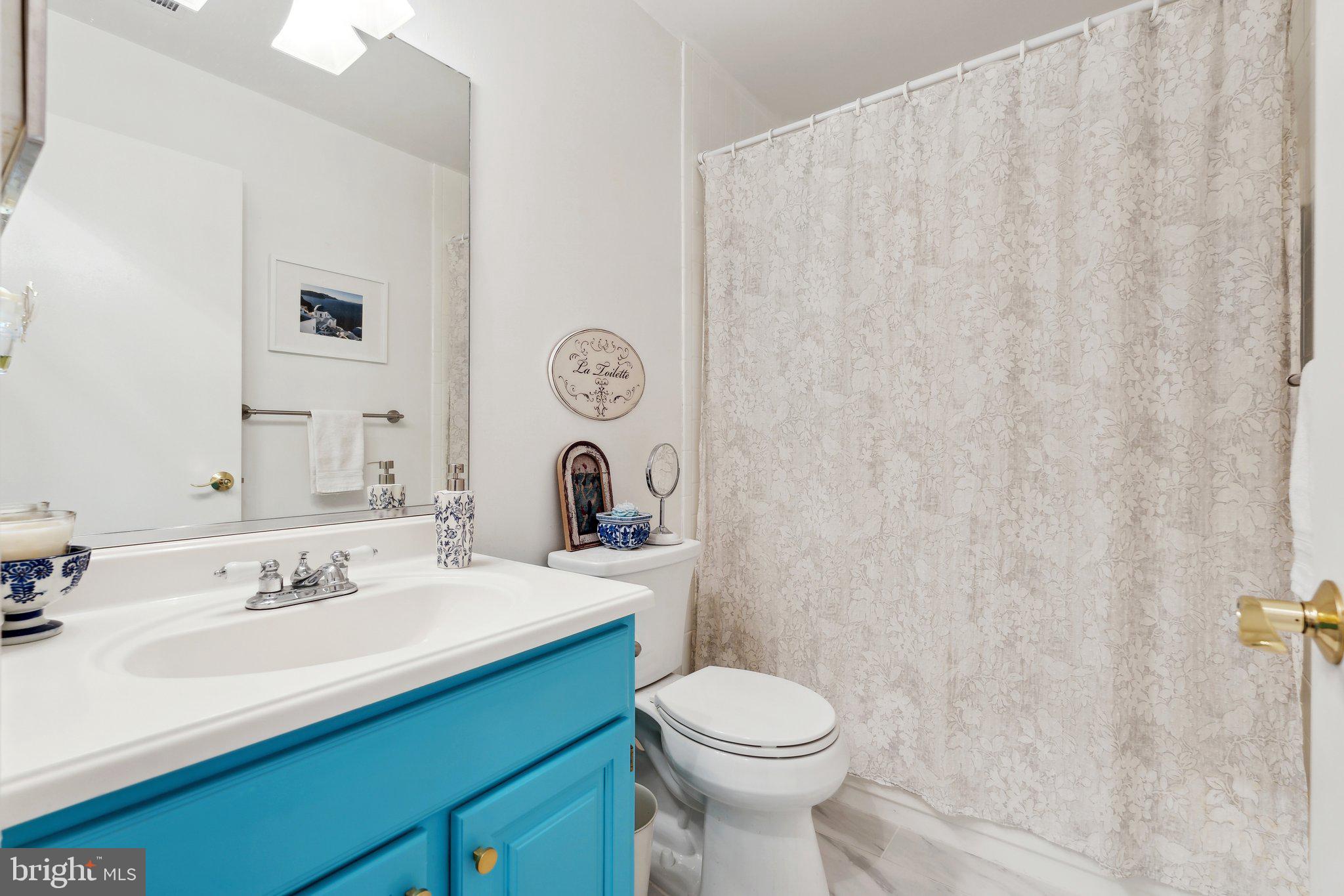 CROMWELL FOUNTAIN - Residential