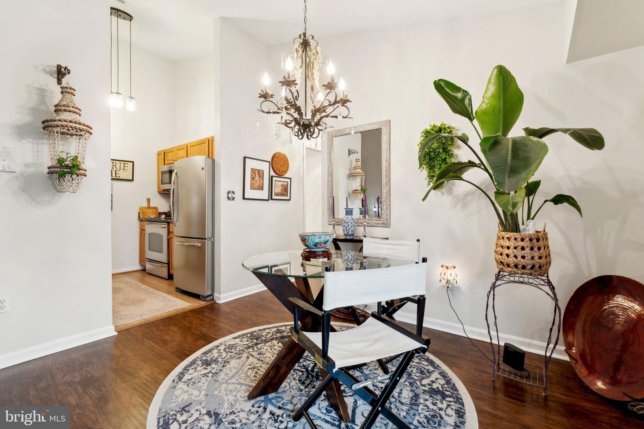 CROMWELL FOUNTAIN - Residential