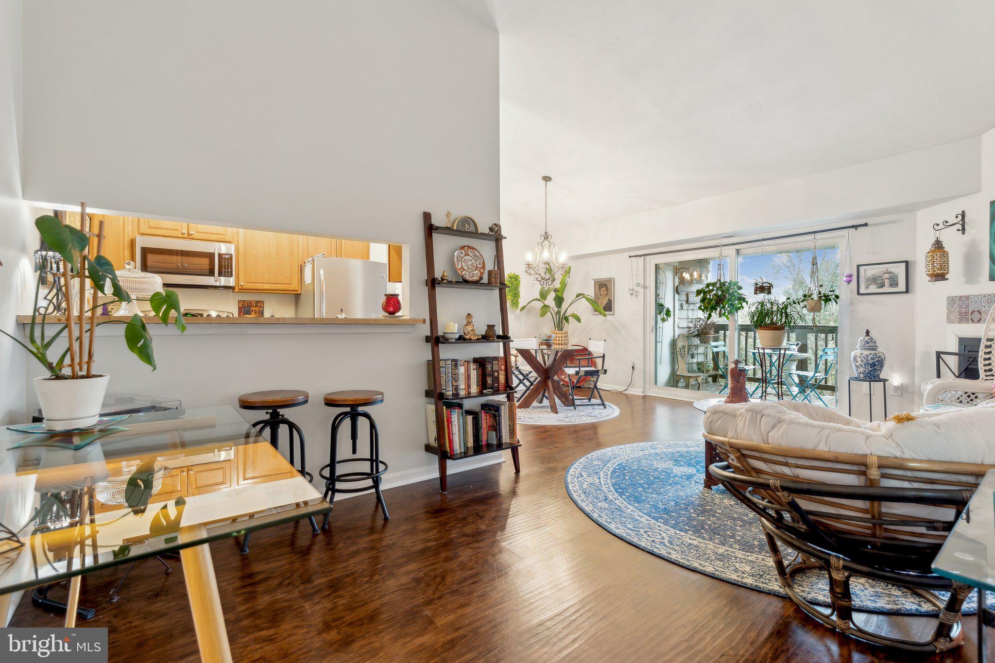 CROMWELL FOUNTAIN - Residential