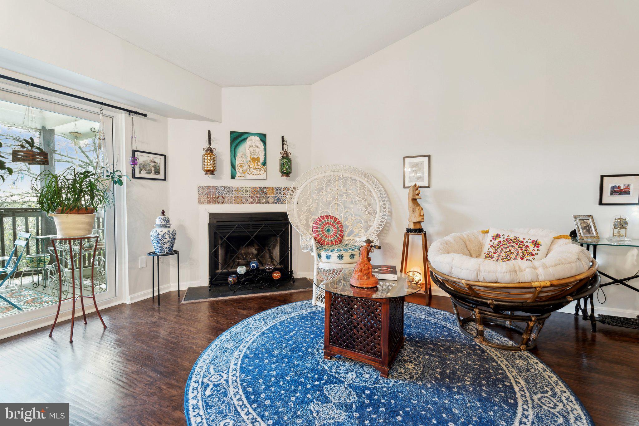 CROMWELL FOUNTAIN - Residential