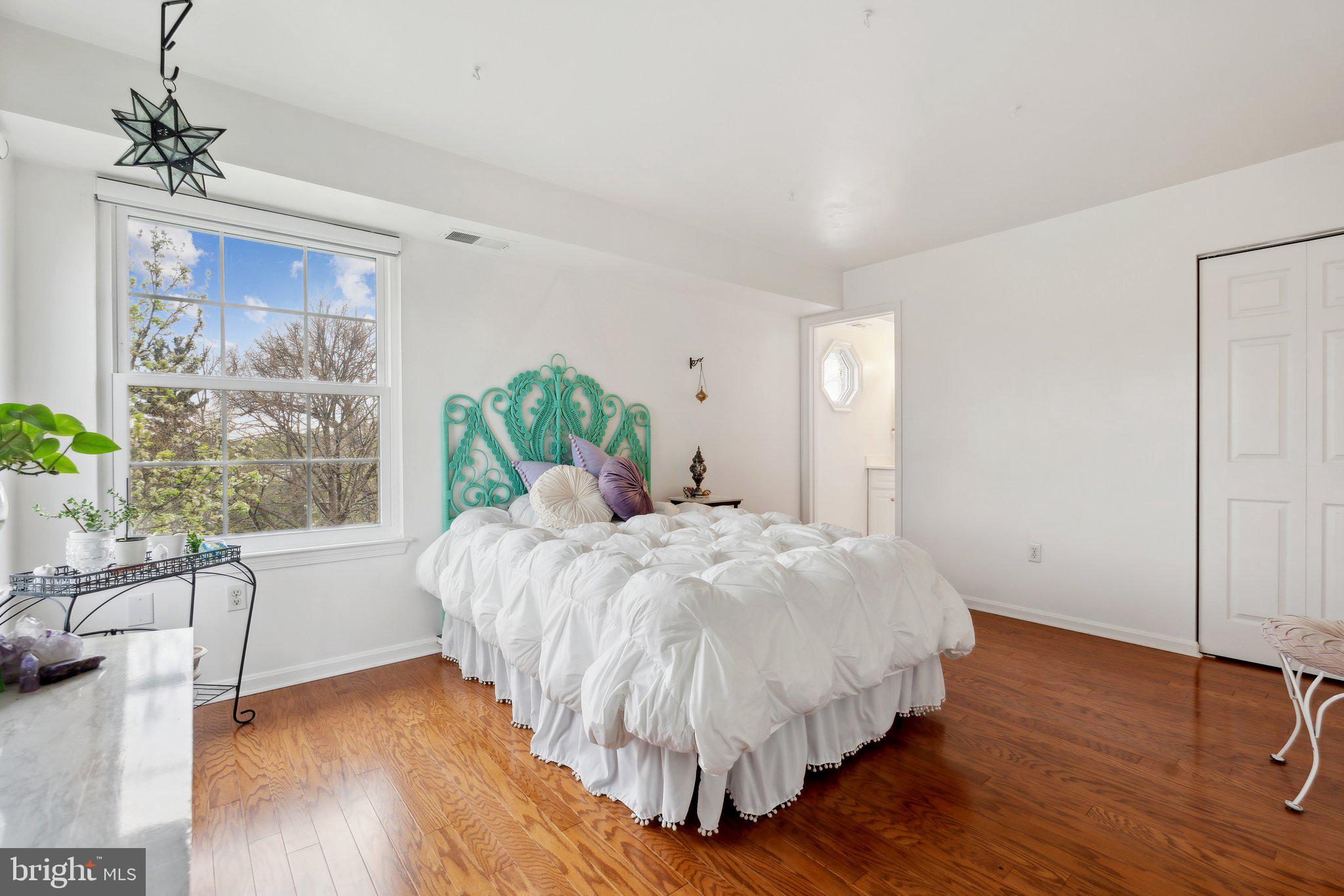 CROMWELL FOUNTAIN - Residential