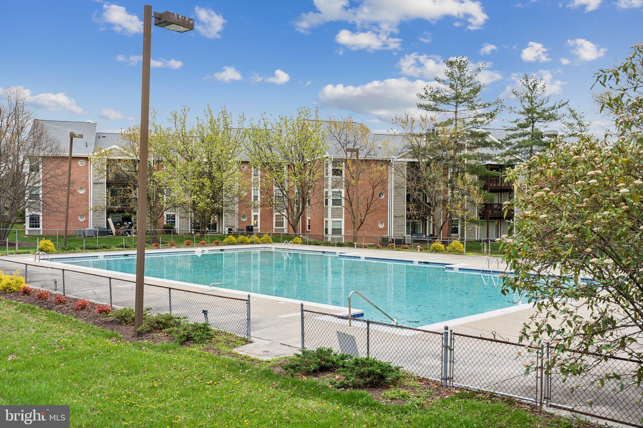 CROMWELL FOUNTAIN - Residential
