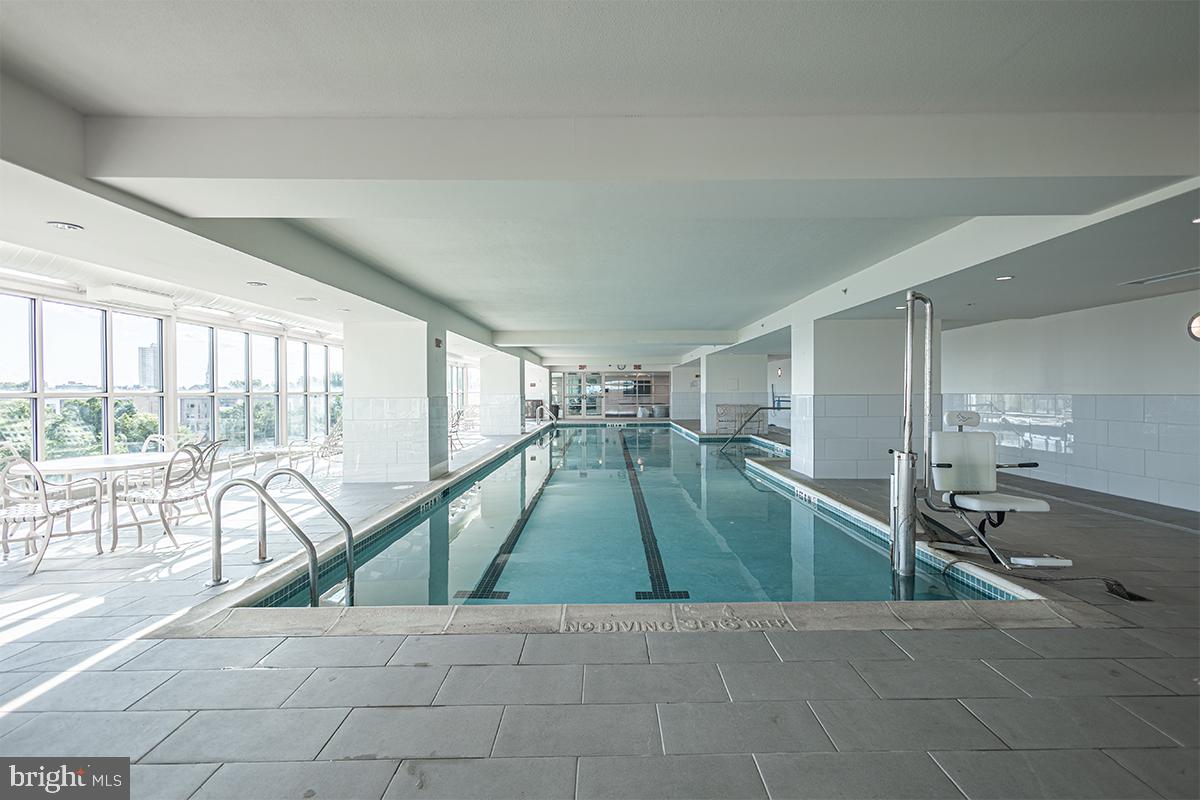 QUEEN VILLAGE - Residential