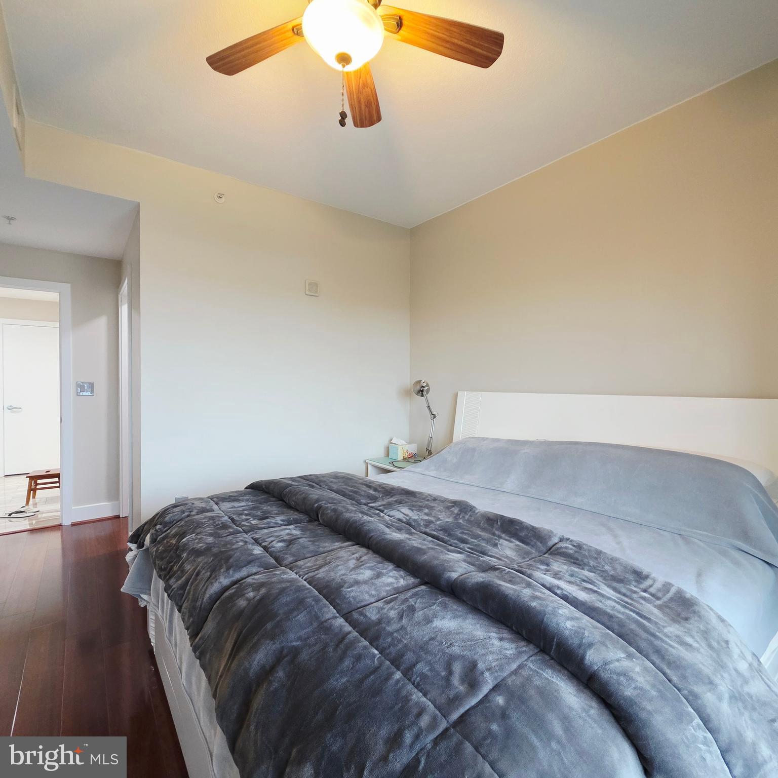 QUEEN VILLAGE - Residential