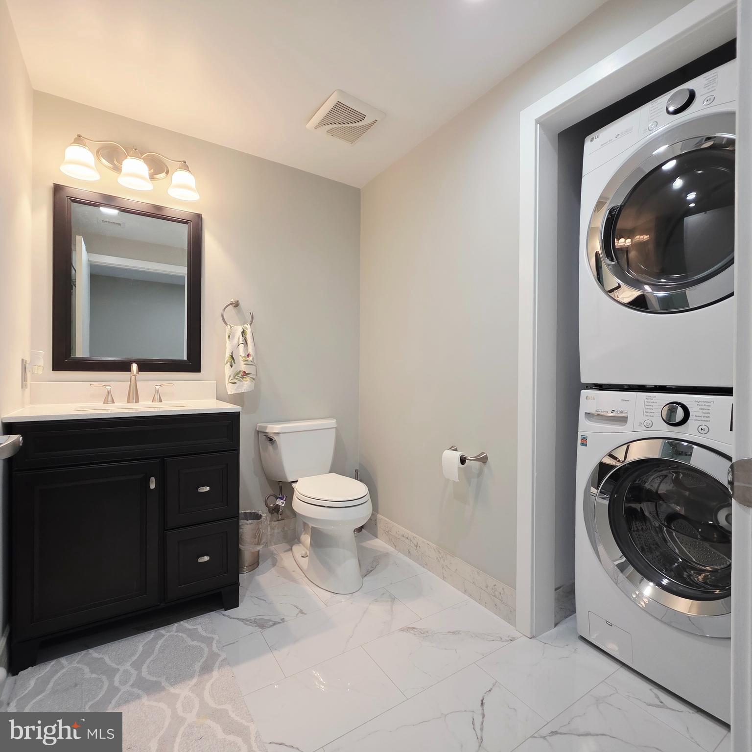 QUEEN VILLAGE - Residential