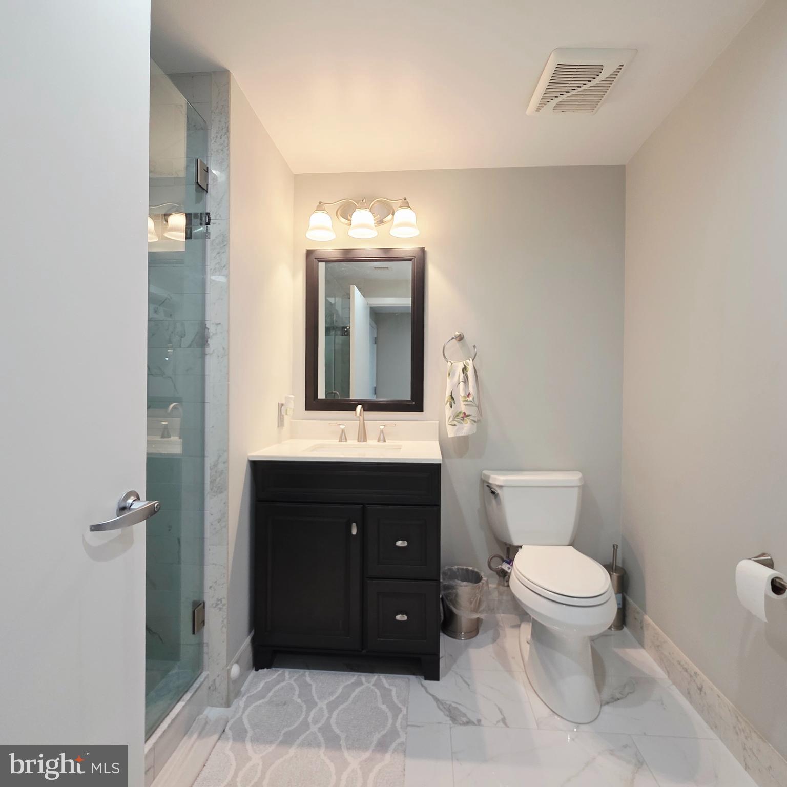 QUEEN VILLAGE - Residential