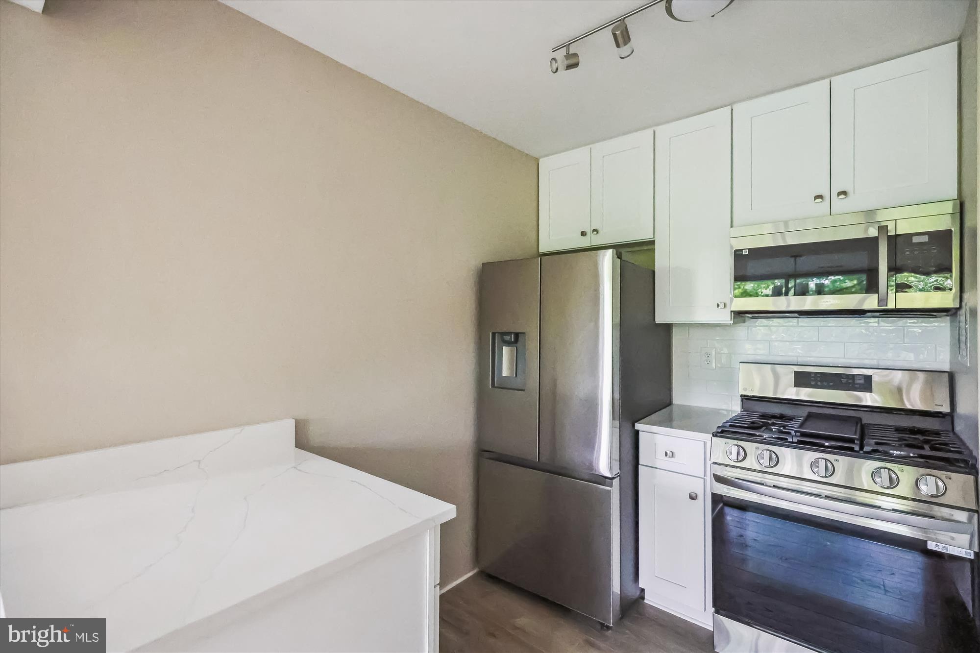 IVYMOUNT COURT - Residential