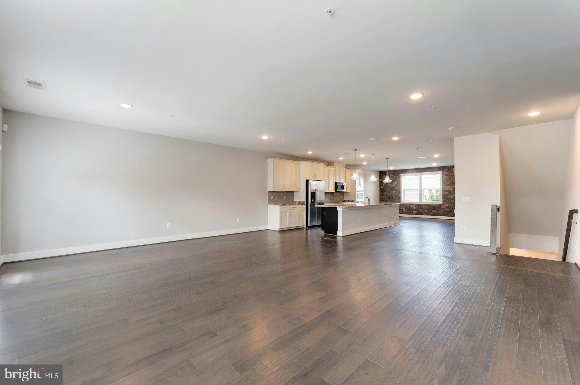 44750 TIVERTON SQUARE