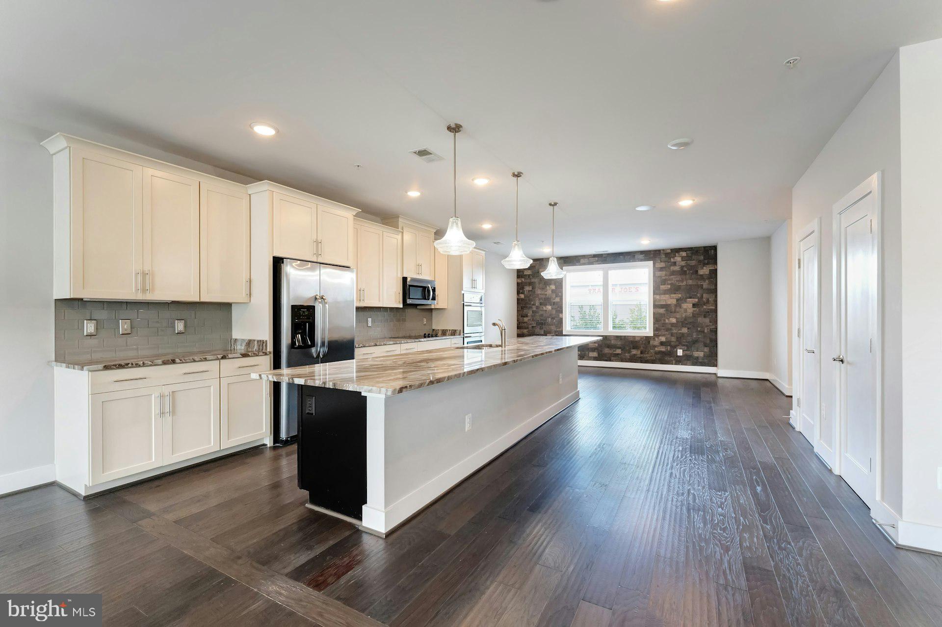 SM ONE LOUDOUN CONDO - Residential