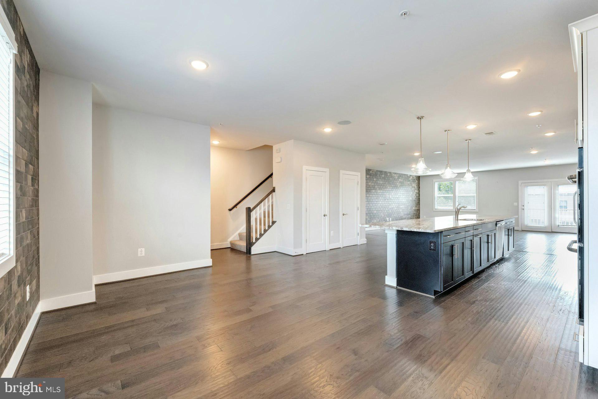 SM ONE LOUDOUN CONDO - Residential