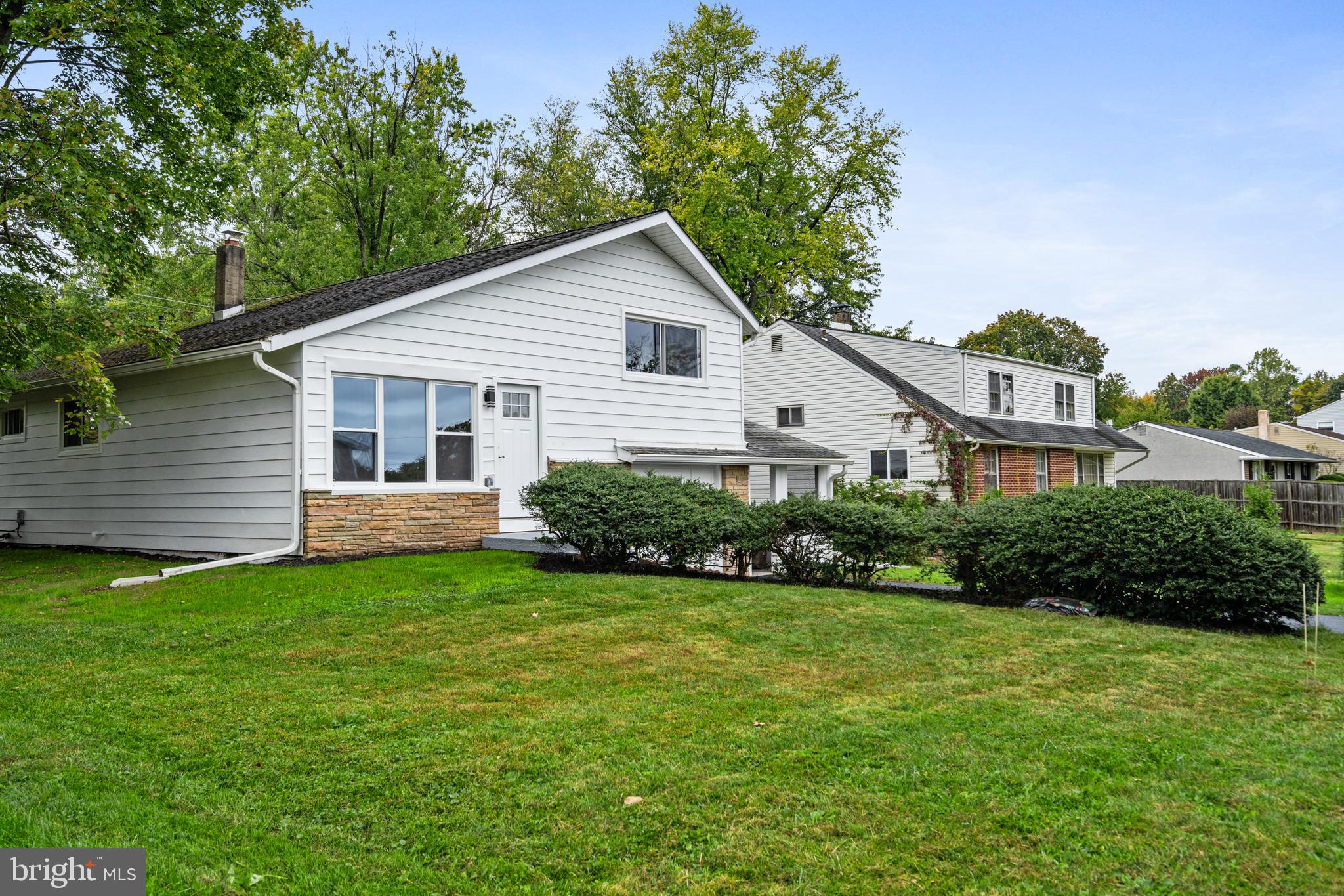 DELMONT MANOR - Residential