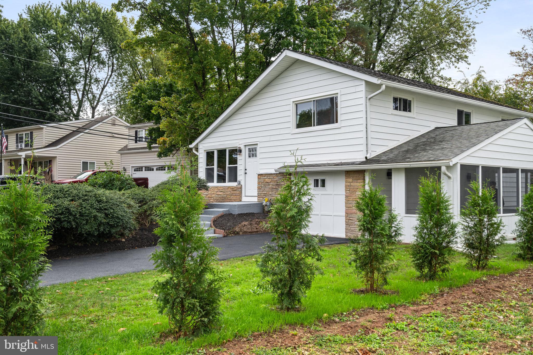 DELMONT MANOR - Residential