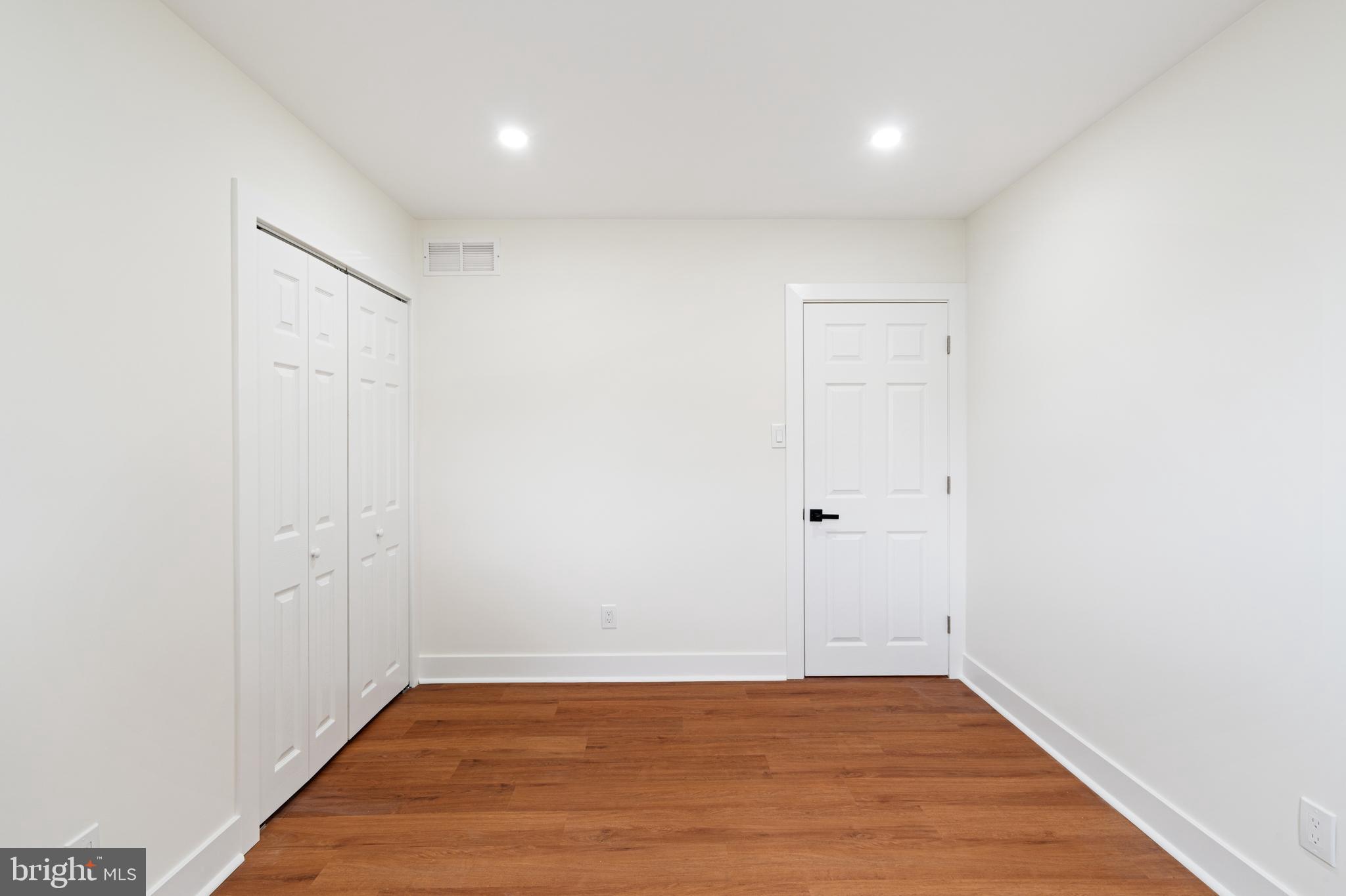 DELMONT MANOR - Residential