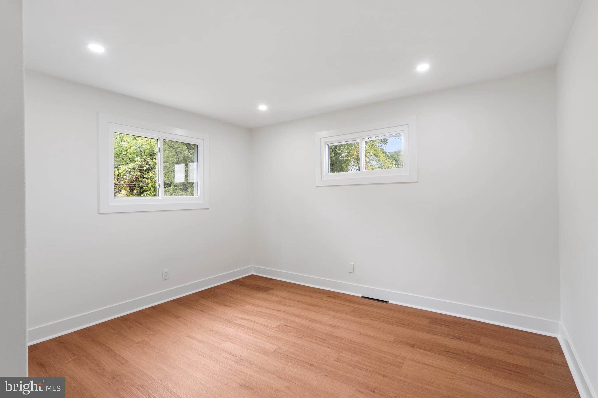 DELMONT MANOR - Residential