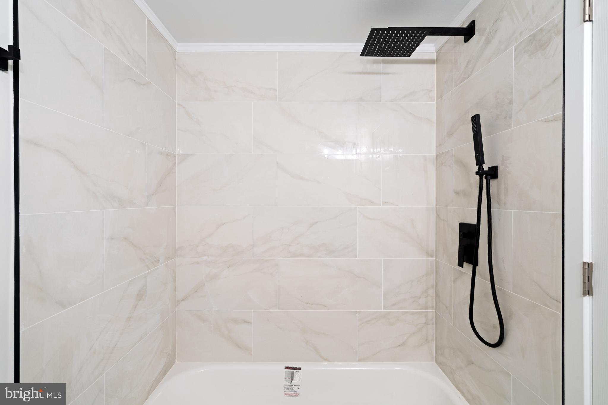 DELMONT MANOR - Residential