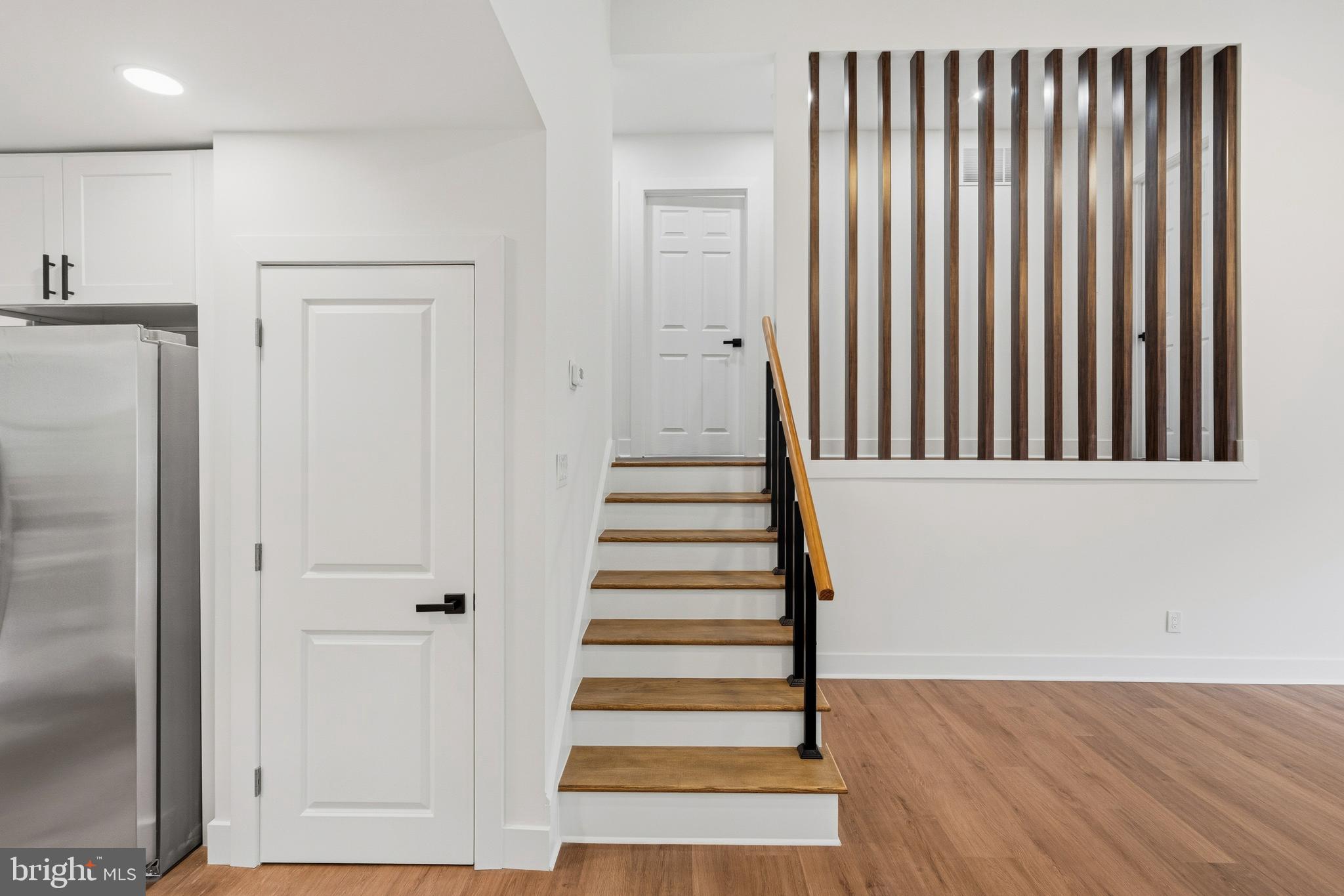 DELMONT MANOR - Residential