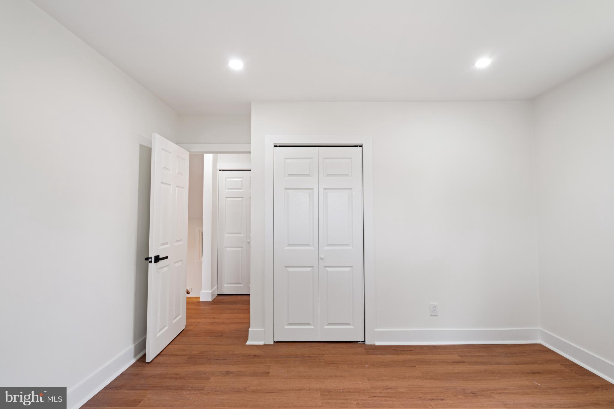 DELMONT MANOR - Residential