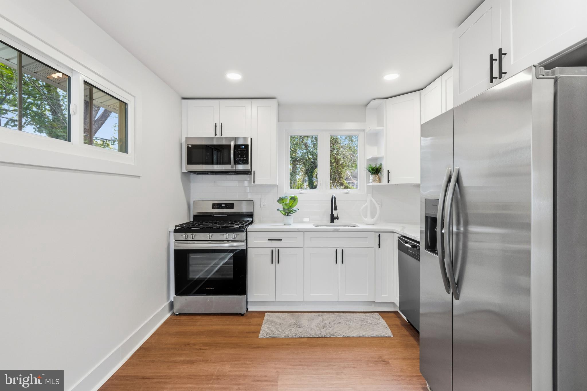 DELMONT MANOR - Residential