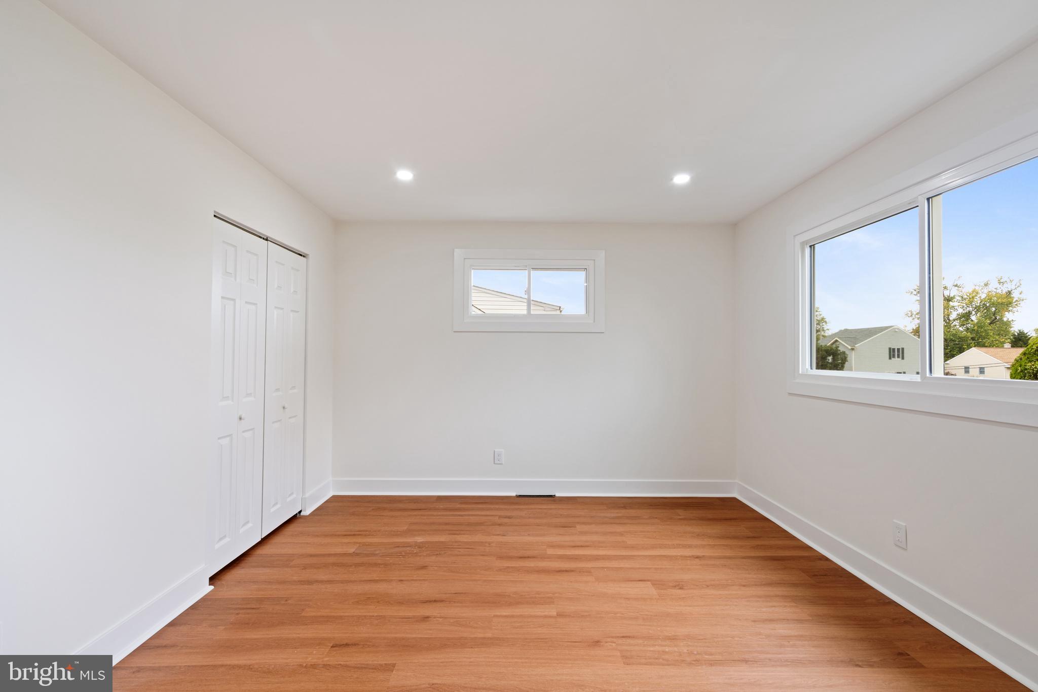 DELMONT MANOR - Residential