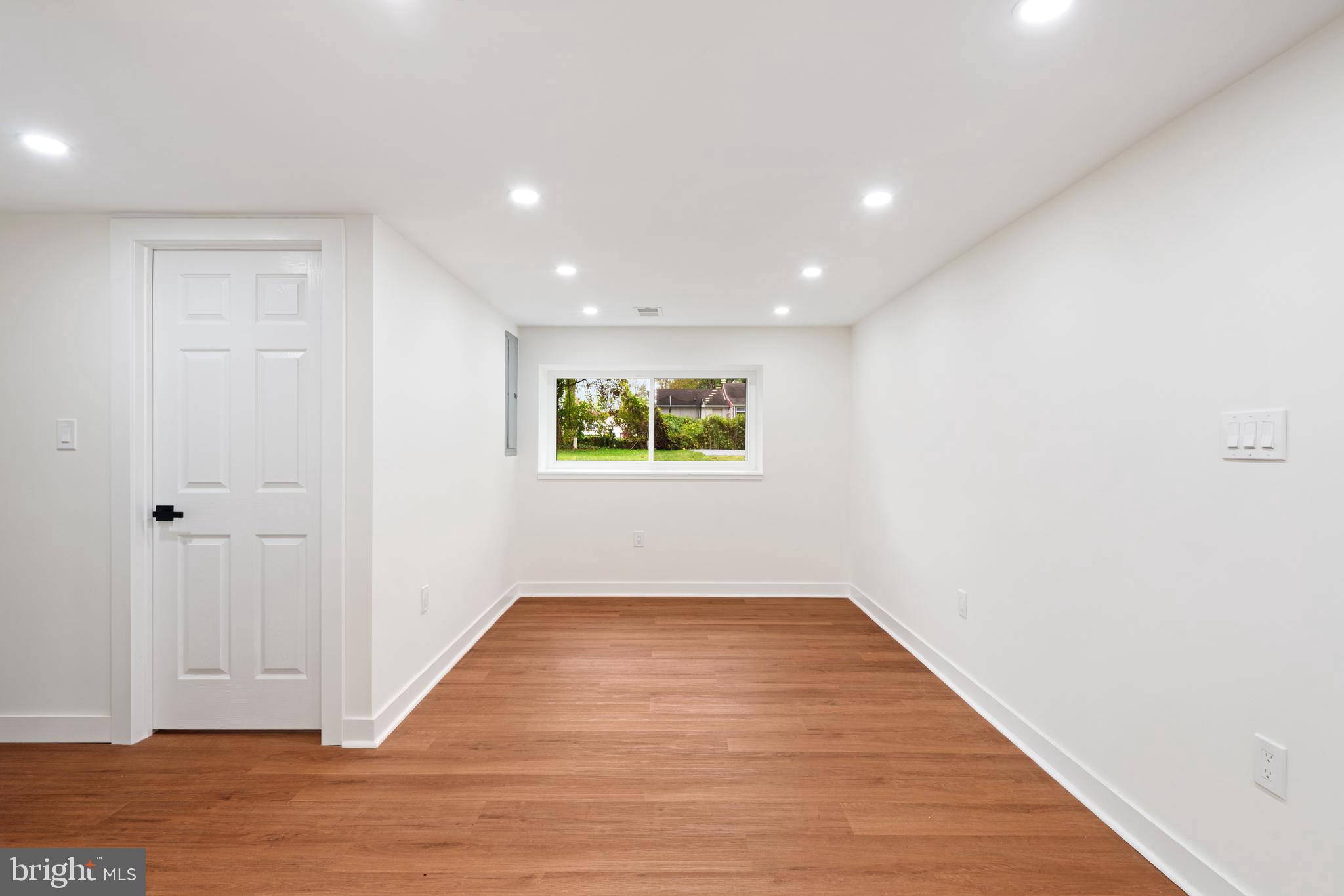 DELMONT MANOR - Residential