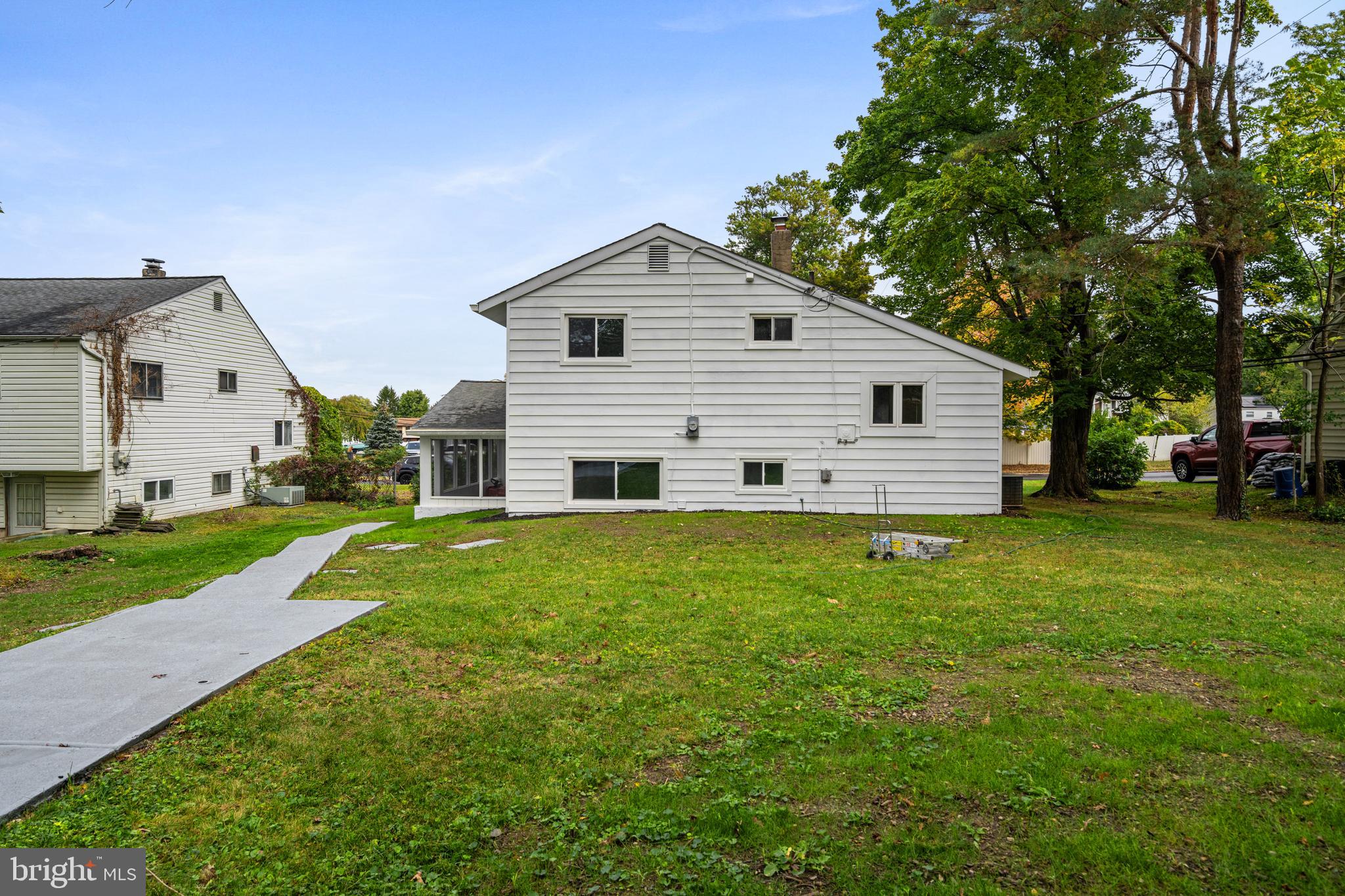 DELMONT MANOR - Residential