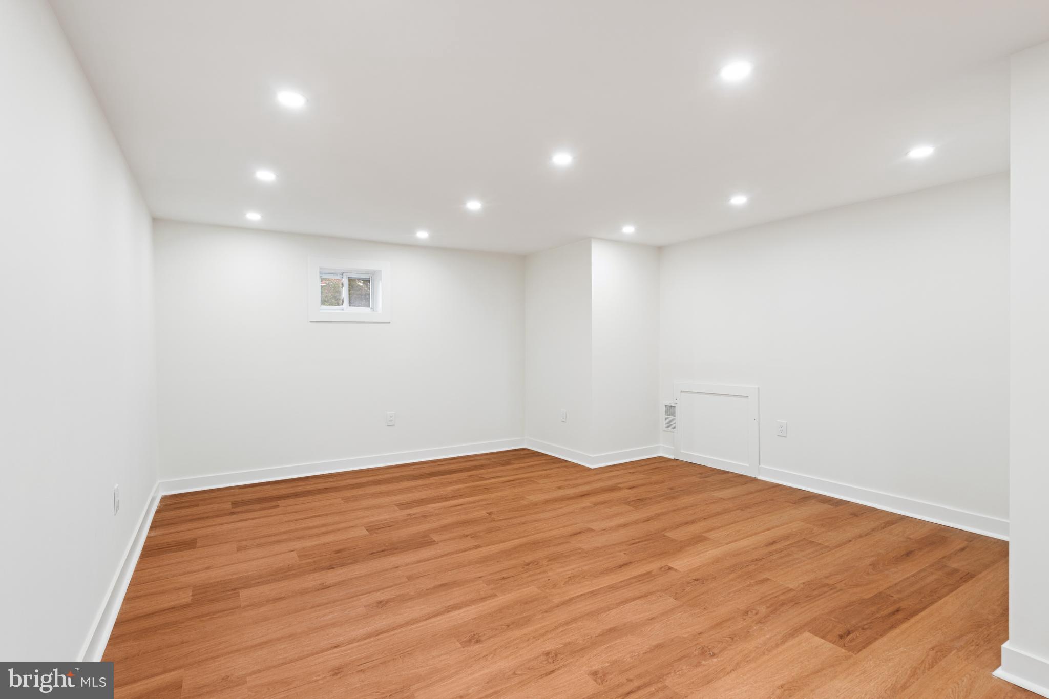 DELMONT MANOR - Residential