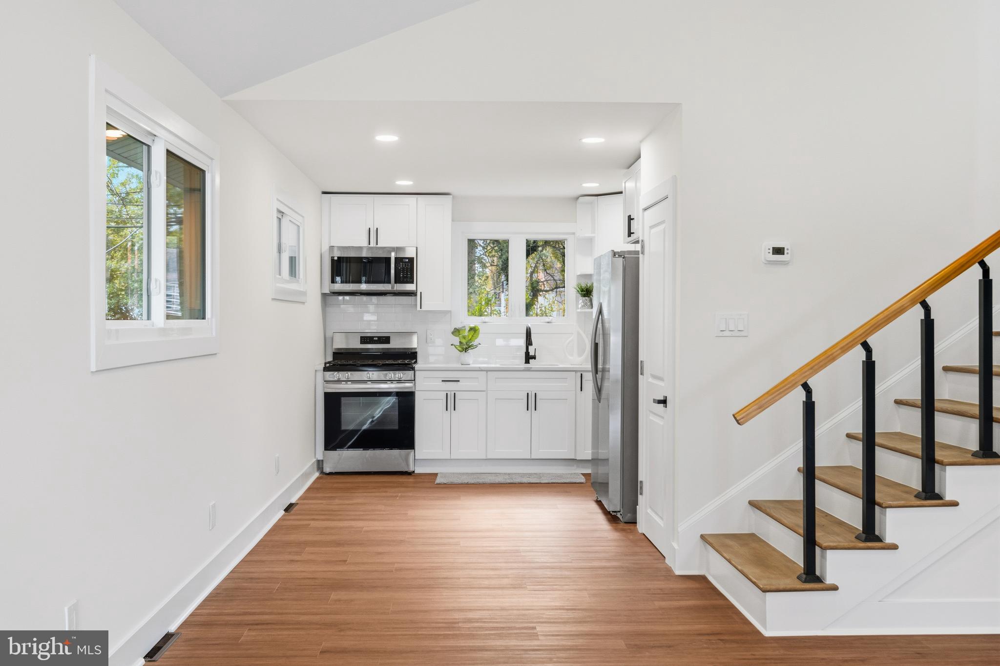 DELMONT MANOR - Residential