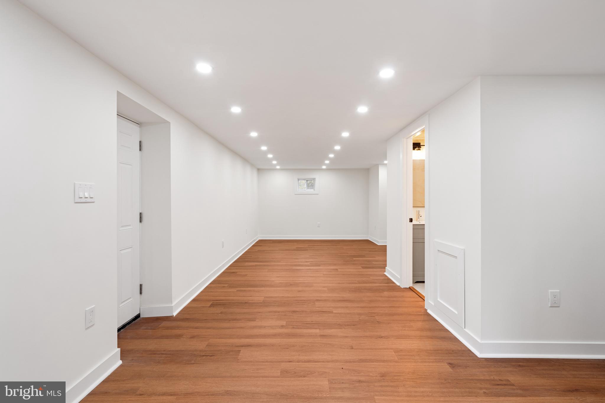 DELMONT MANOR - Residential