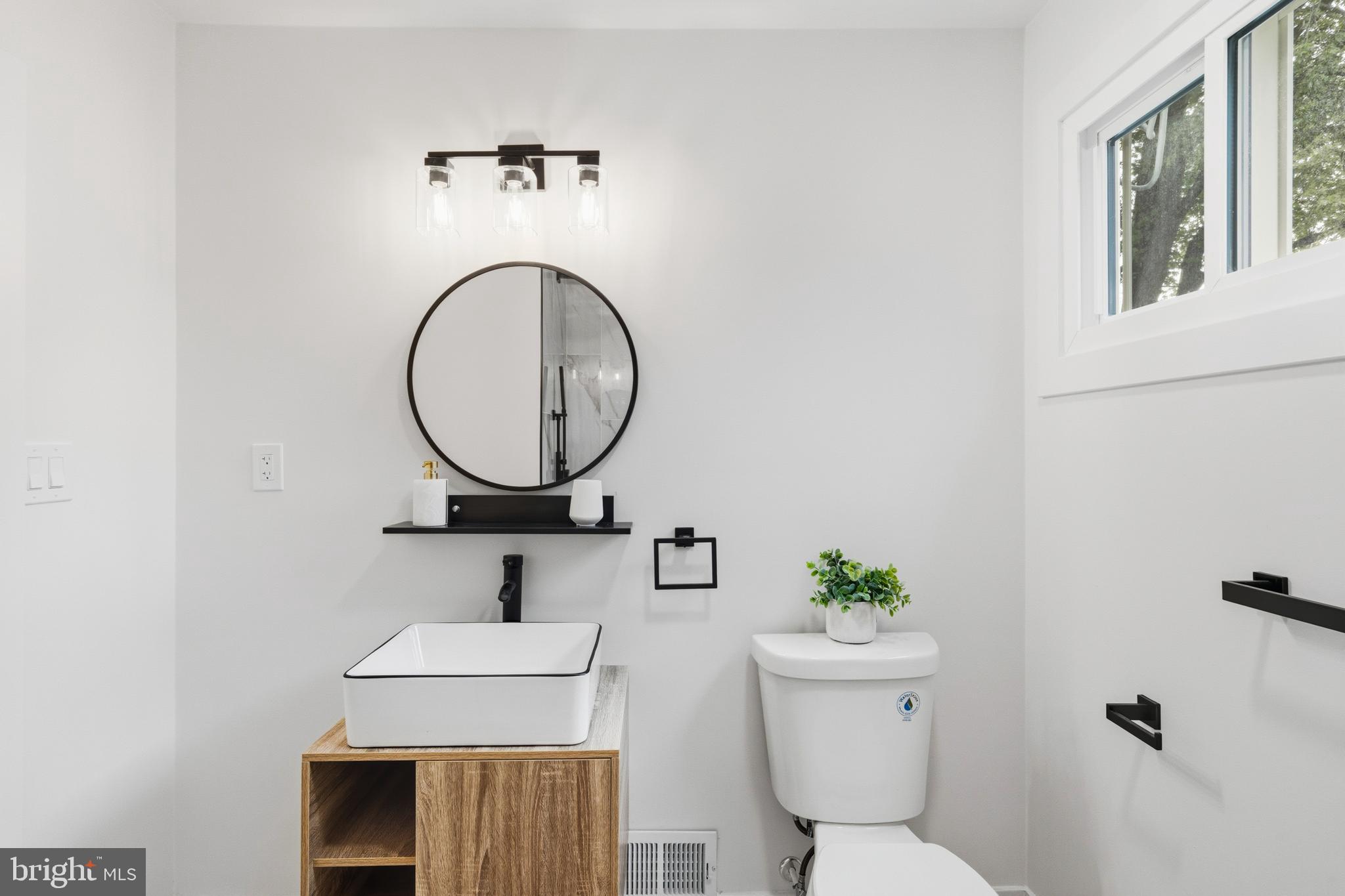 DELMONT MANOR - Residential