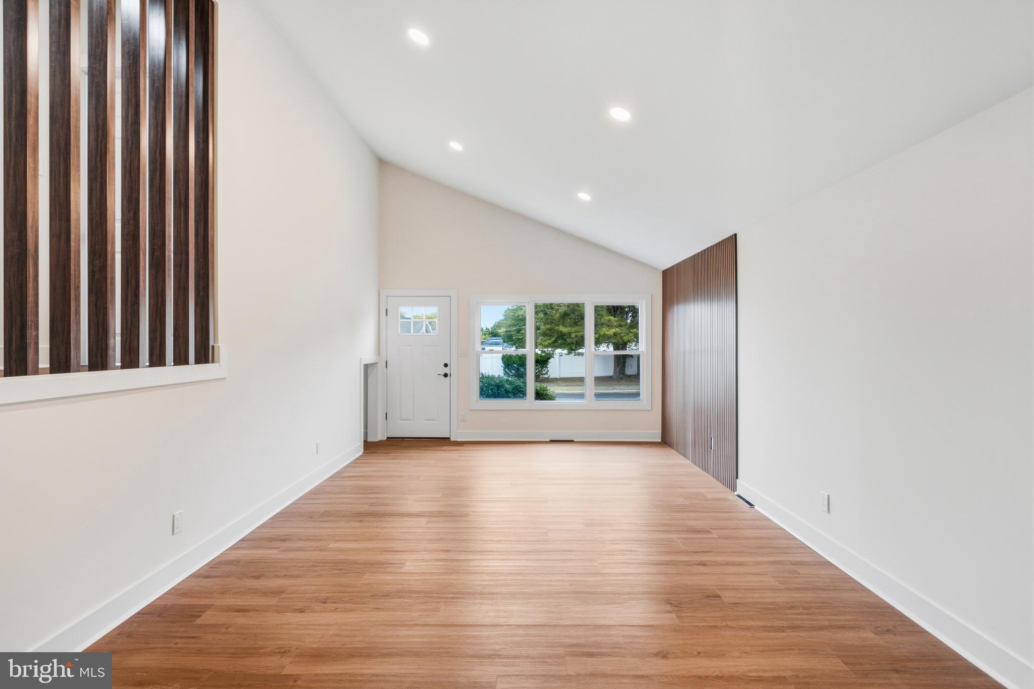 DELMONT MANOR - Residential