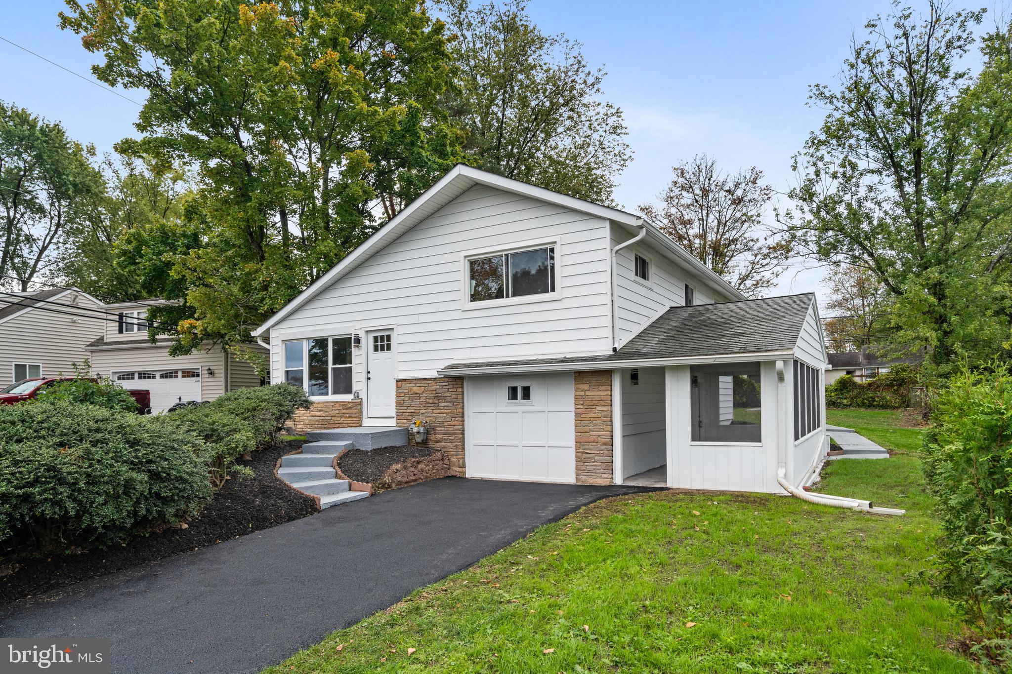 DELMONT MANOR - Residential