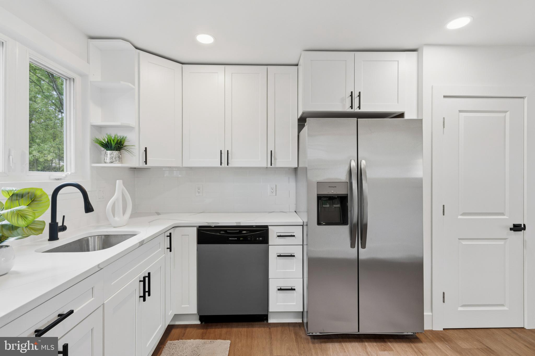 DELMONT MANOR - Residential