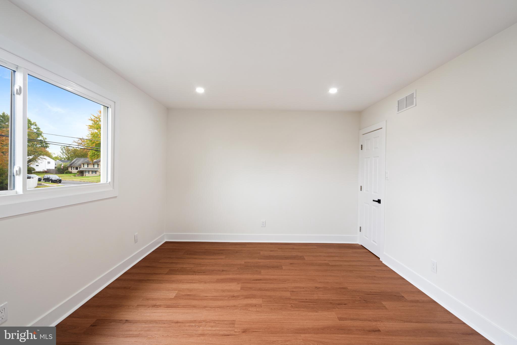 DELMONT MANOR - Residential