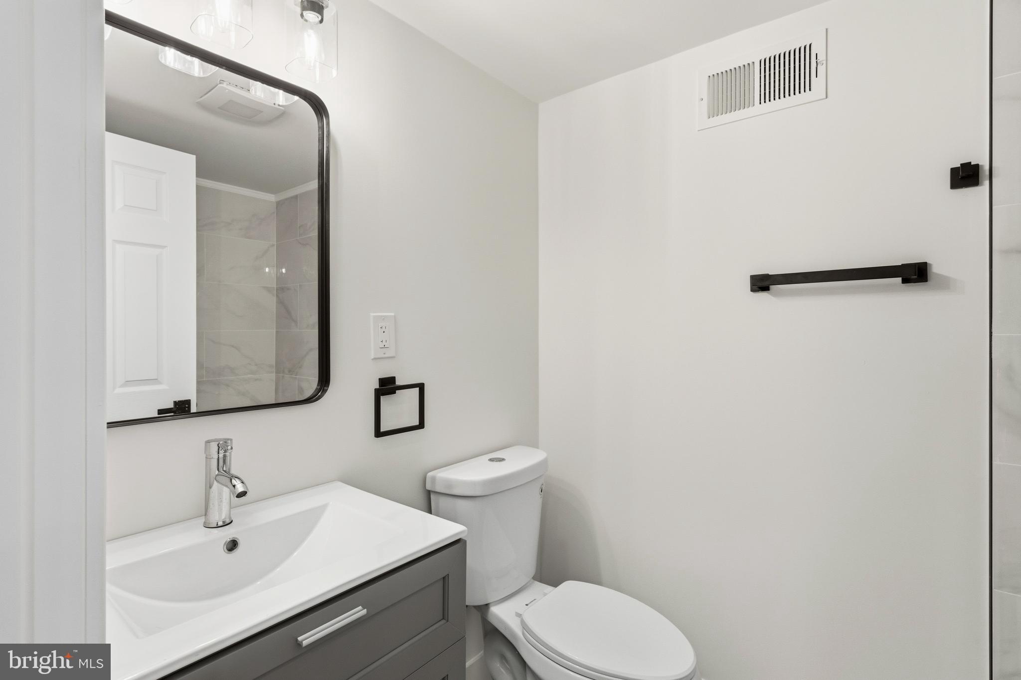 DELMONT MANOR - Residential