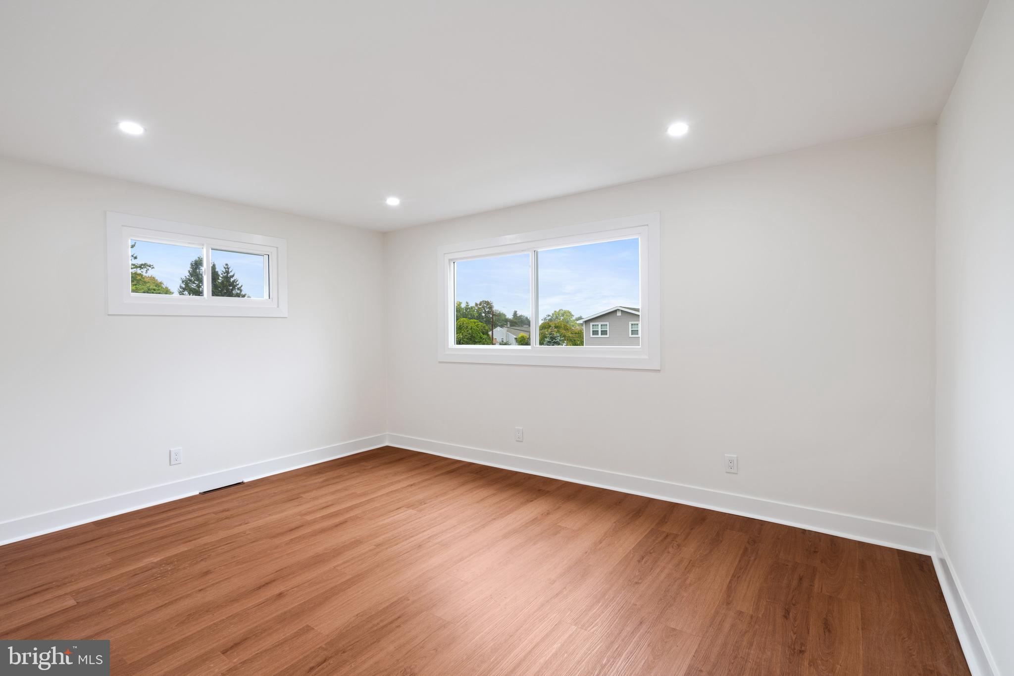 DELMONT MANOR - Residential