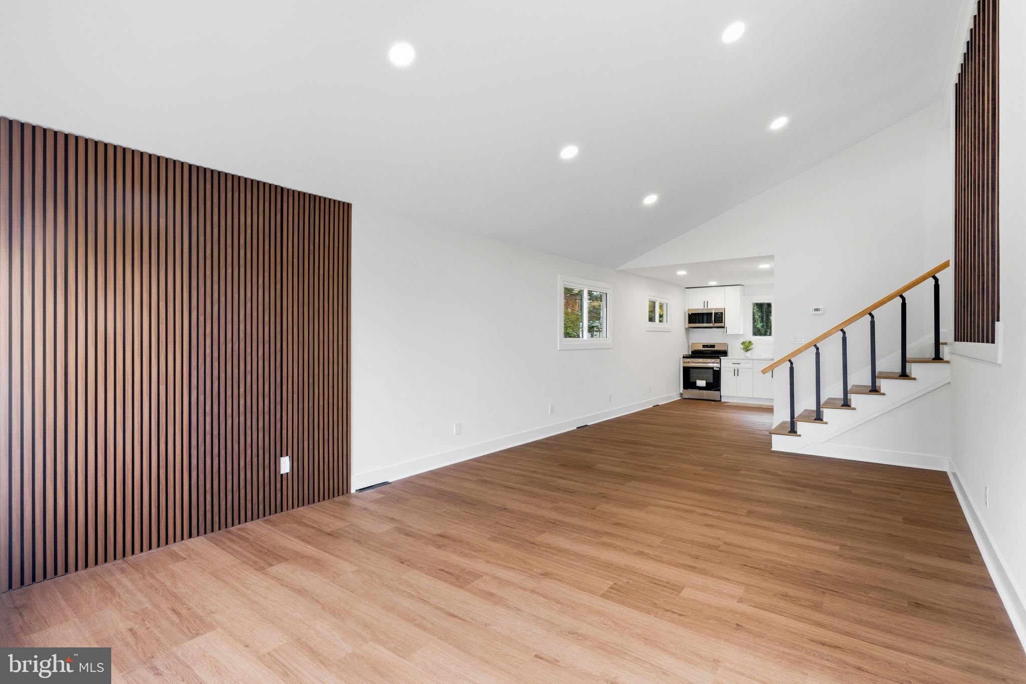 DELMONT MANOR - Residential