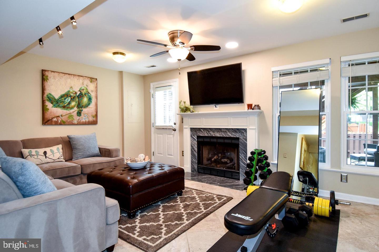 KINGSTOWNE - Residential Lease